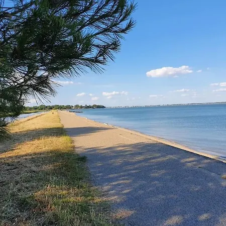 Casa de Férias Entre-deux-mers, 4 Chambres, Plage Gatseau *
